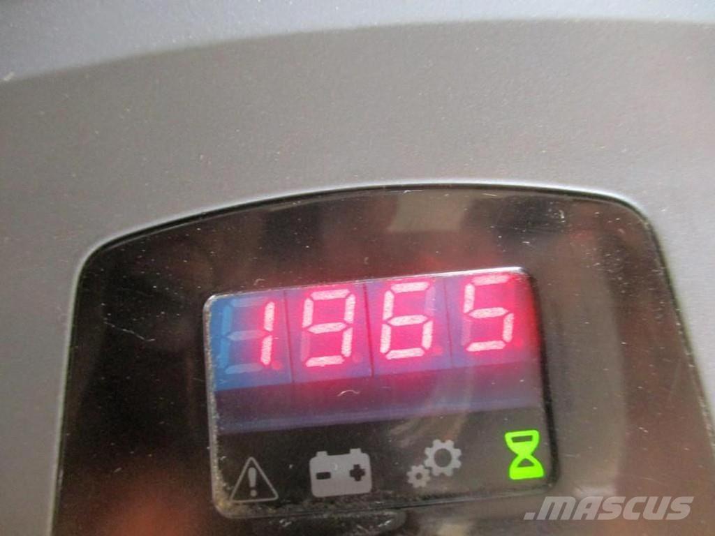 Toyota LPE200 电动搬运车