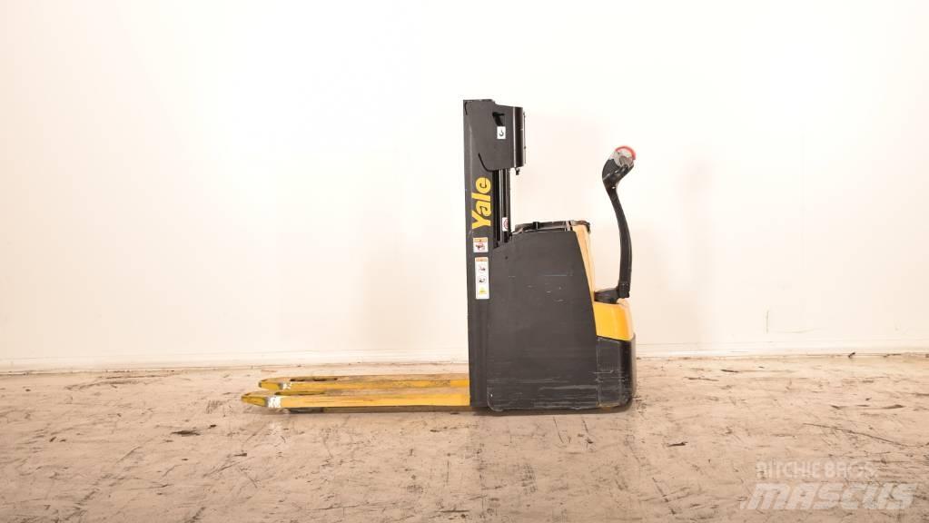 Yale MS 14 AC 手推堆垛车