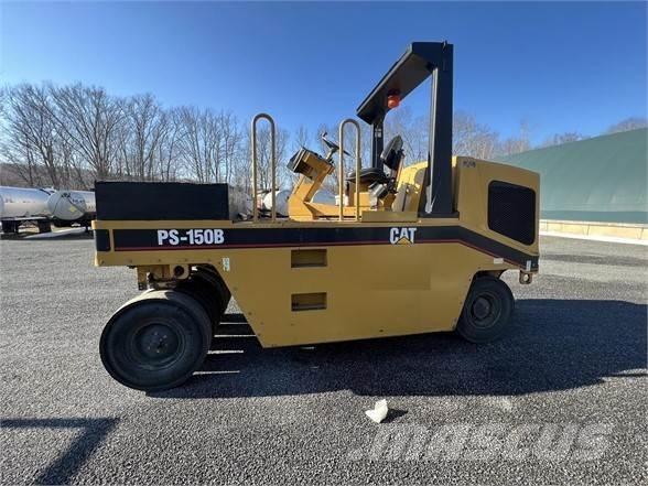 CAT PS-150B 胶轮压路机