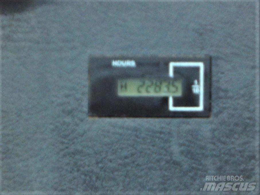 Hyundai HX 130 LCR 履带挖掘机