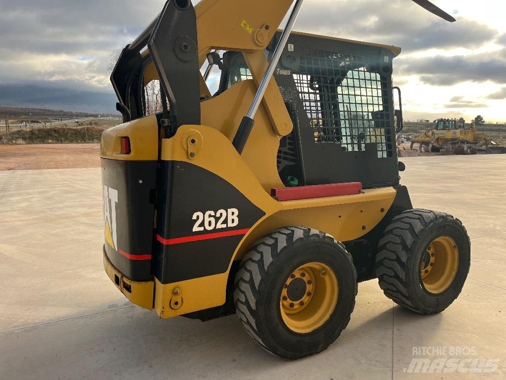 CAT 262 B 滑移装载机