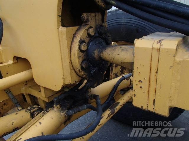Volvo G 740 B 平地机/推土机
