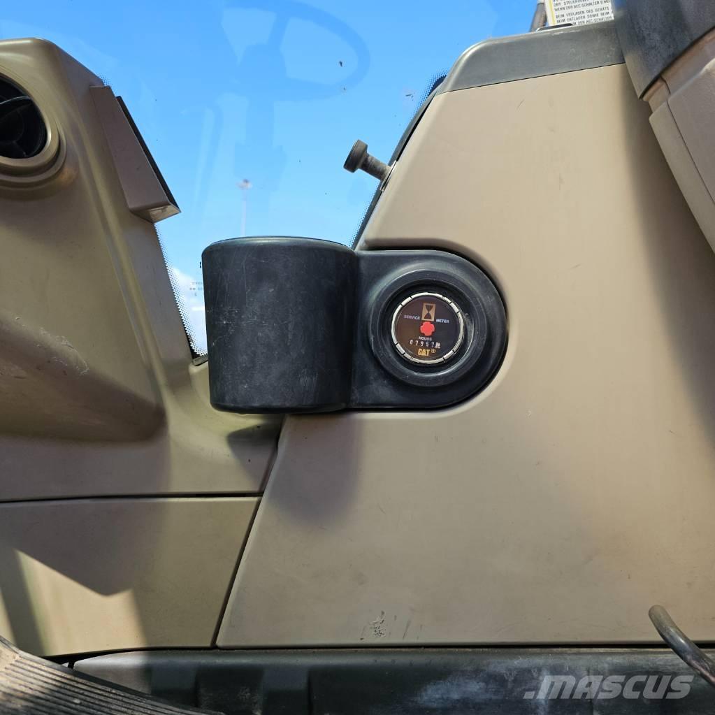 CAT 322 C 轮式挖掘机