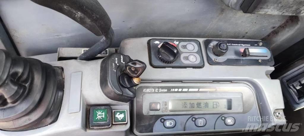 Kubota KX183 中型挖掘机