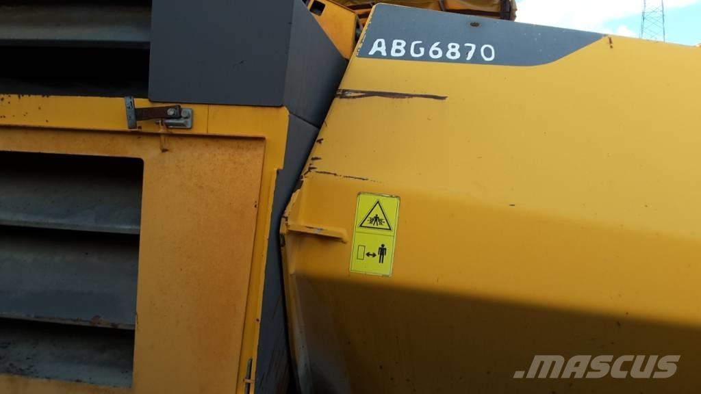Volvo ABG 6870 沥青摊铺机