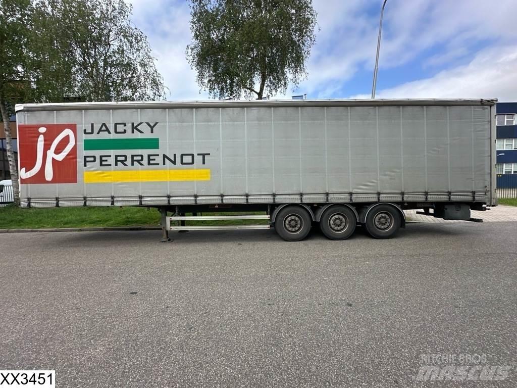 Fruehauf Tautliner 侧帘半挂车