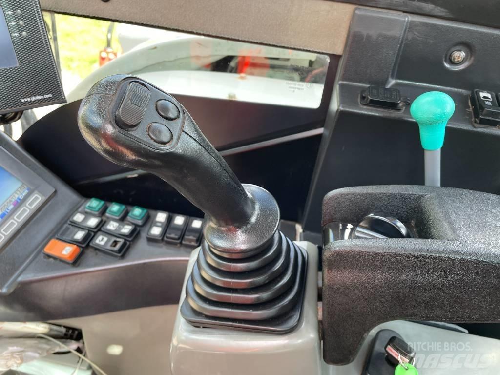 Takeuchi TB 295 W 轮式挖掘机