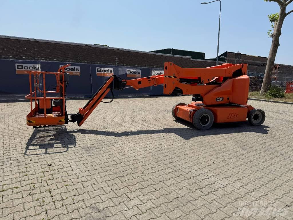 JLG E400AJPN 曲臂高空工作平台