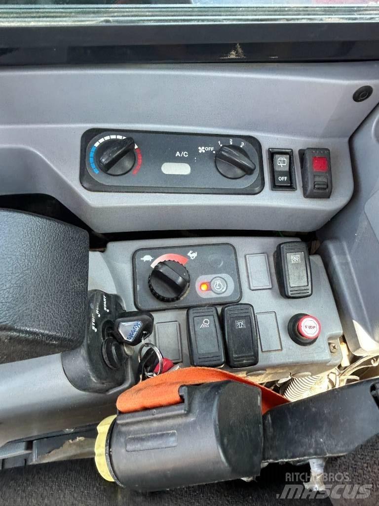 Kubota KX 080-4 中型挖掘机