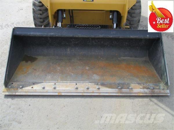 CAT 236 D 滑移装载机