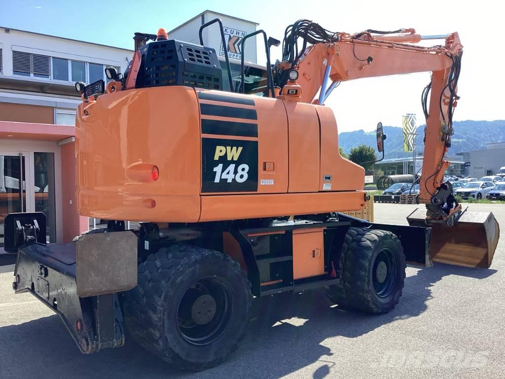 Komatsu PW 148-11 轮式挖掘机