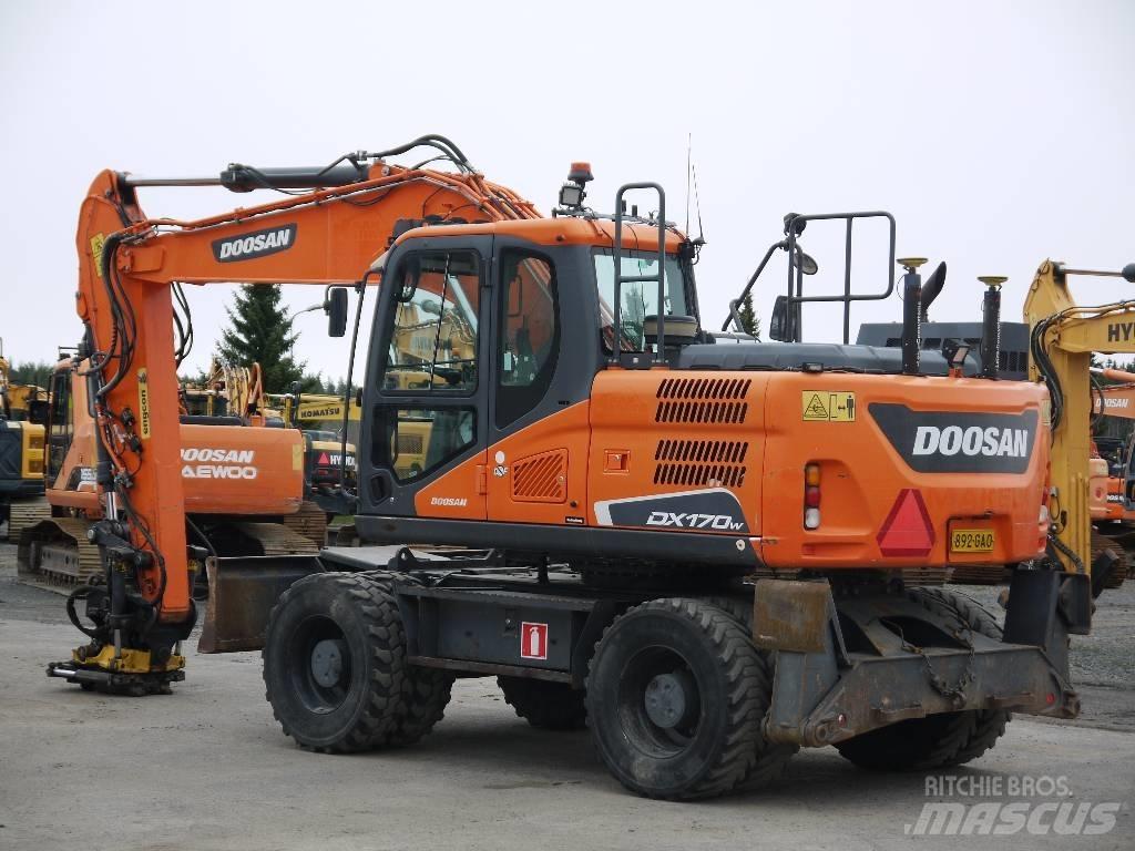 Doosan DX 170 W-5 轮式挖掘机