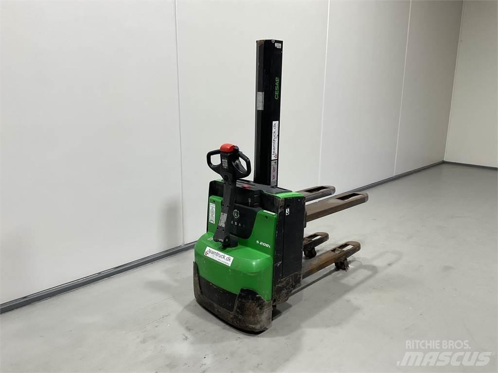 Cesab S208L 行走式堆垛机
