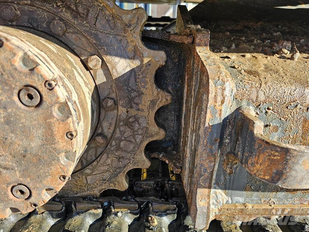 New Holland E80 中型挖掘机