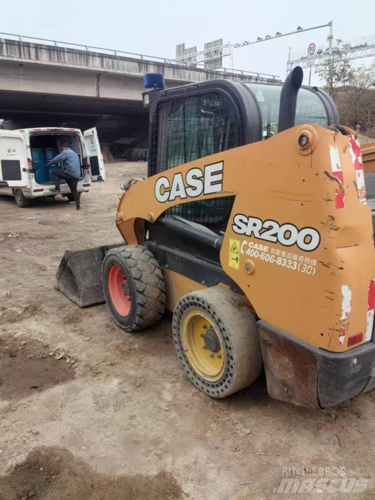 CASE SR200 滑移装载机