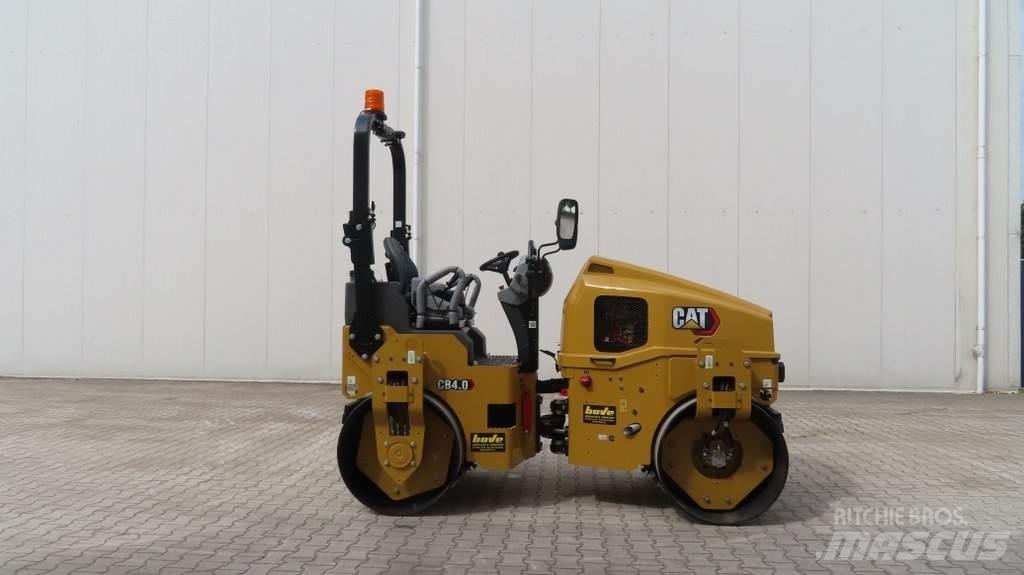 CAT CB4.0 双轮压路机
