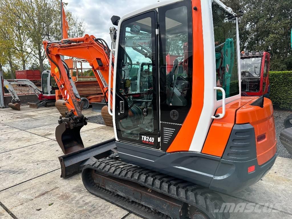Takeuchi TB 235 CR 小型挖掘机