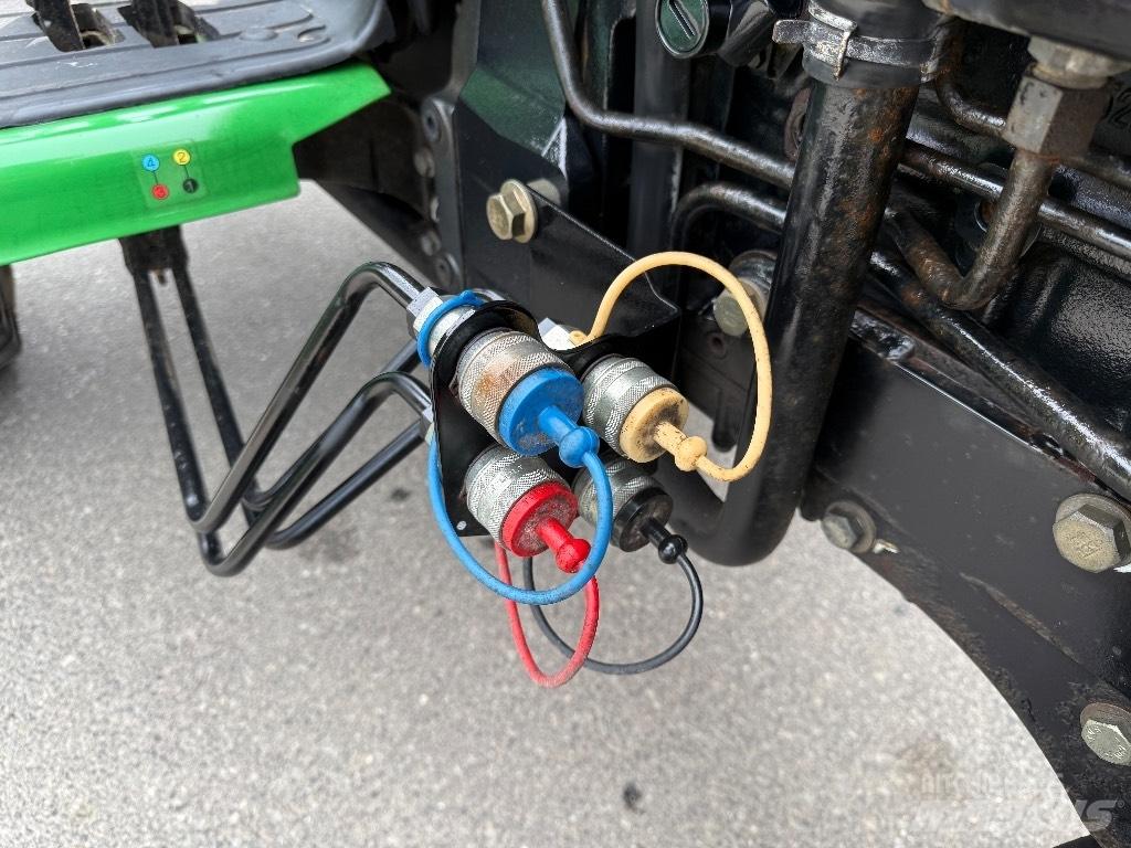 John Deere 4520 小型拖拉机
