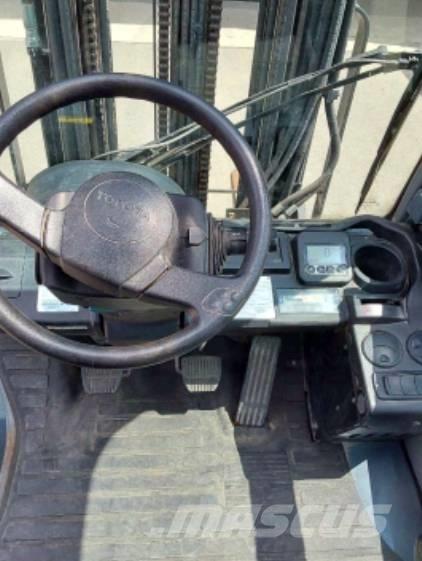 Toyota 02-8 FDF 25 柴油叉车