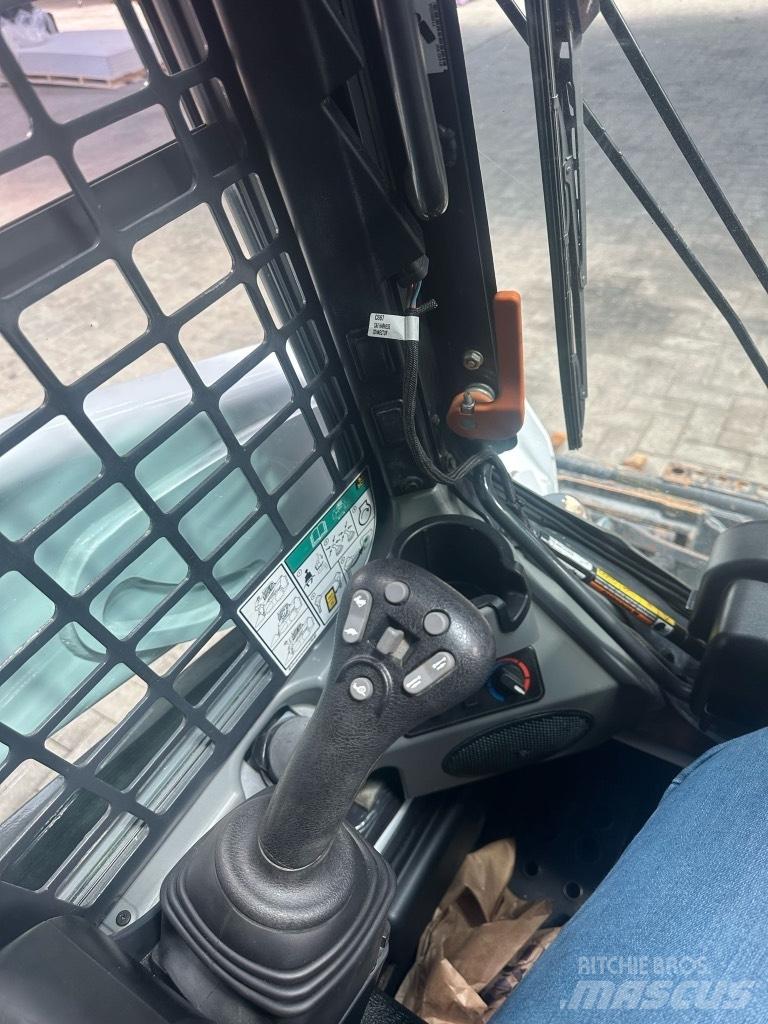Bobcat T 590 滑移装载机