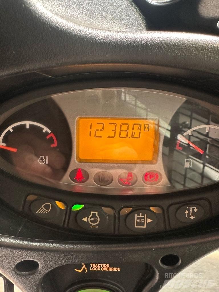 Bobcat T 590 滑移装载机