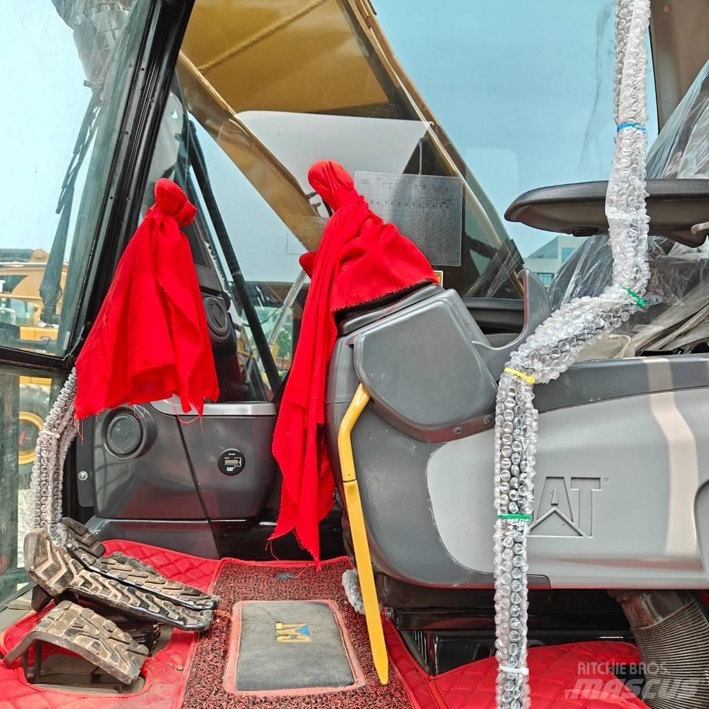 CAT 323D 履带挖掘机