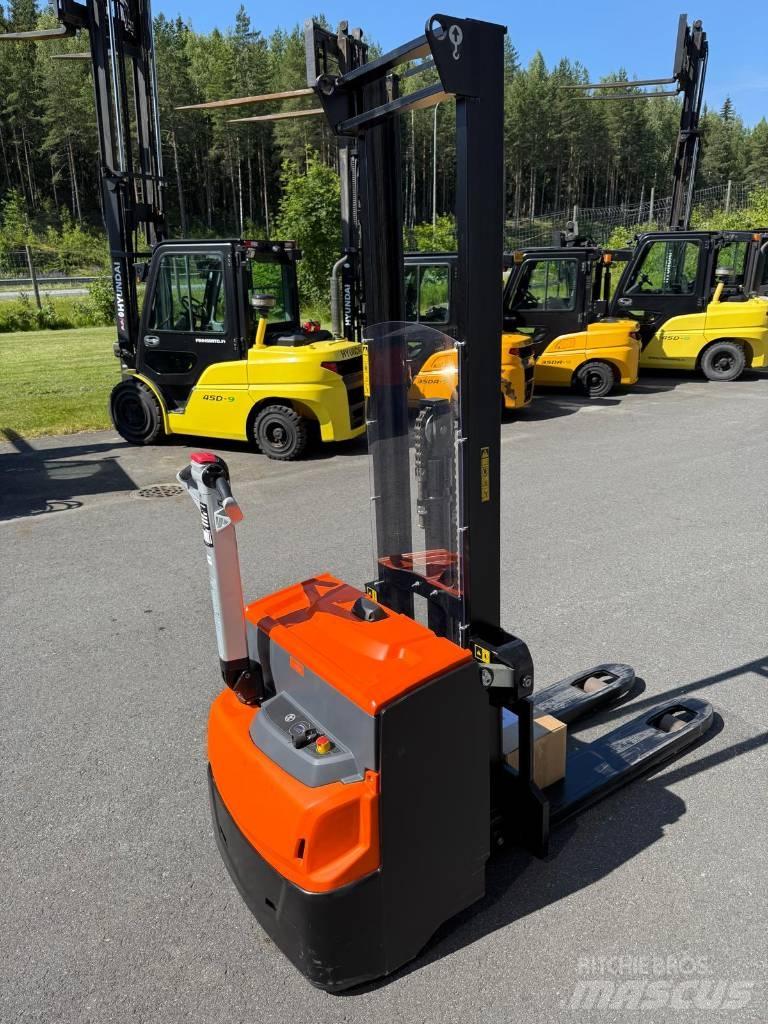 Rocla SWS12L 手推堆垛车