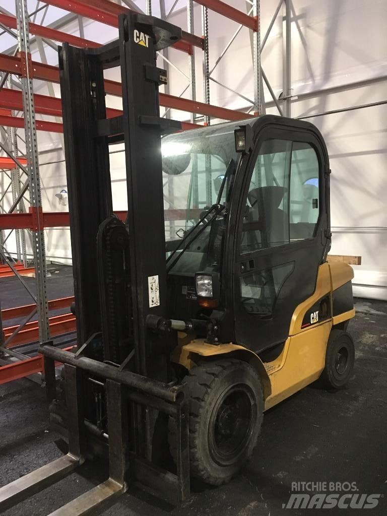 CAT DP 35 N 柴油叉车