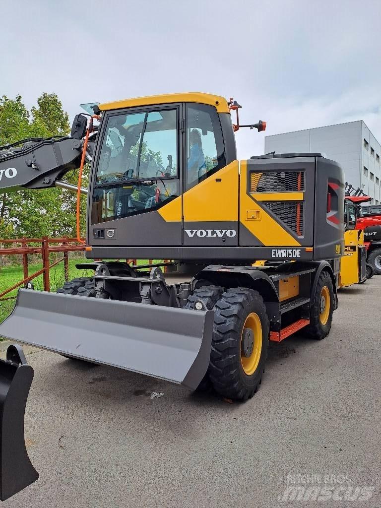 Volvo EWR150E 轮式挖掘机