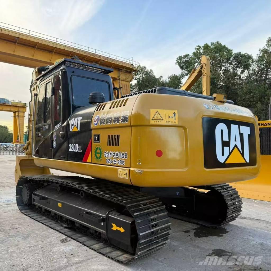 CAT 320D2 中型挖掘机