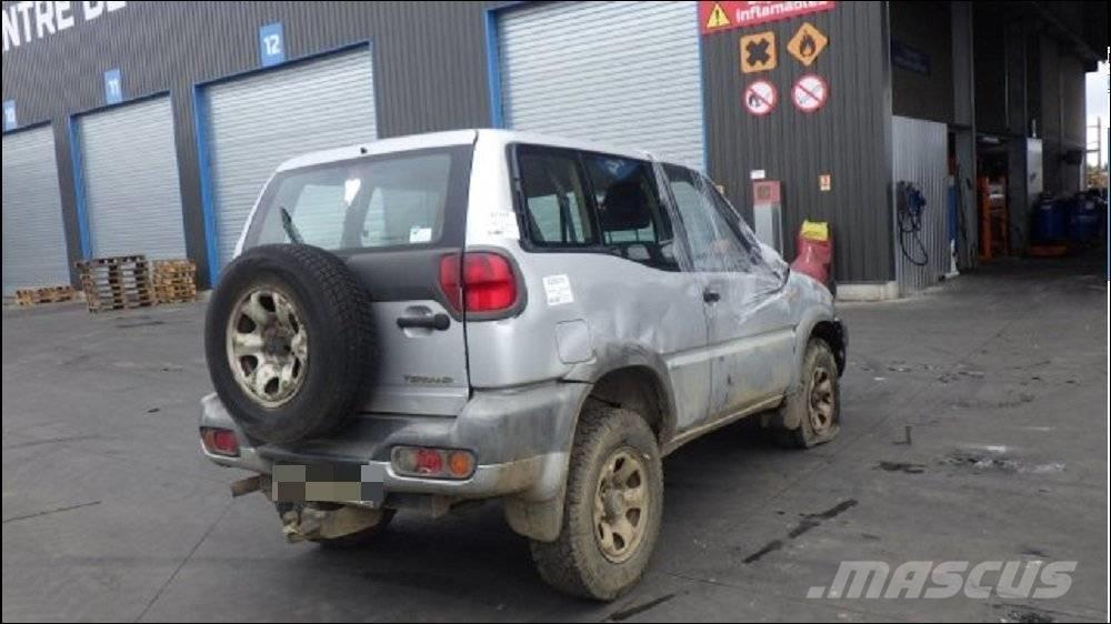 Nissan Terrano II 汽车