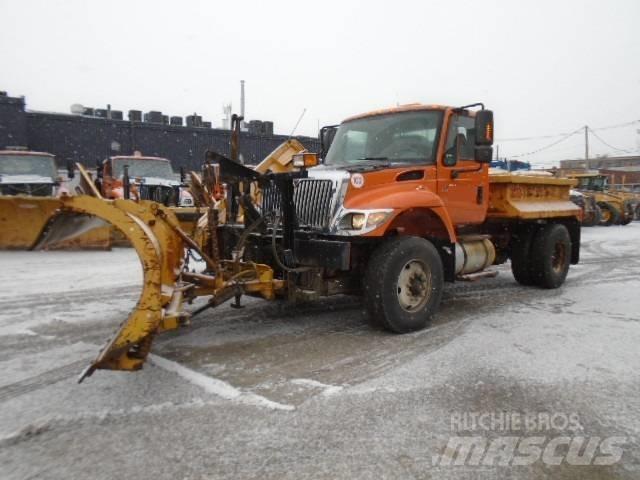 International 7400 推雪机