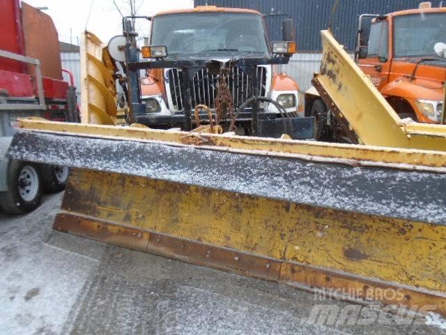 International 7400 推雪机