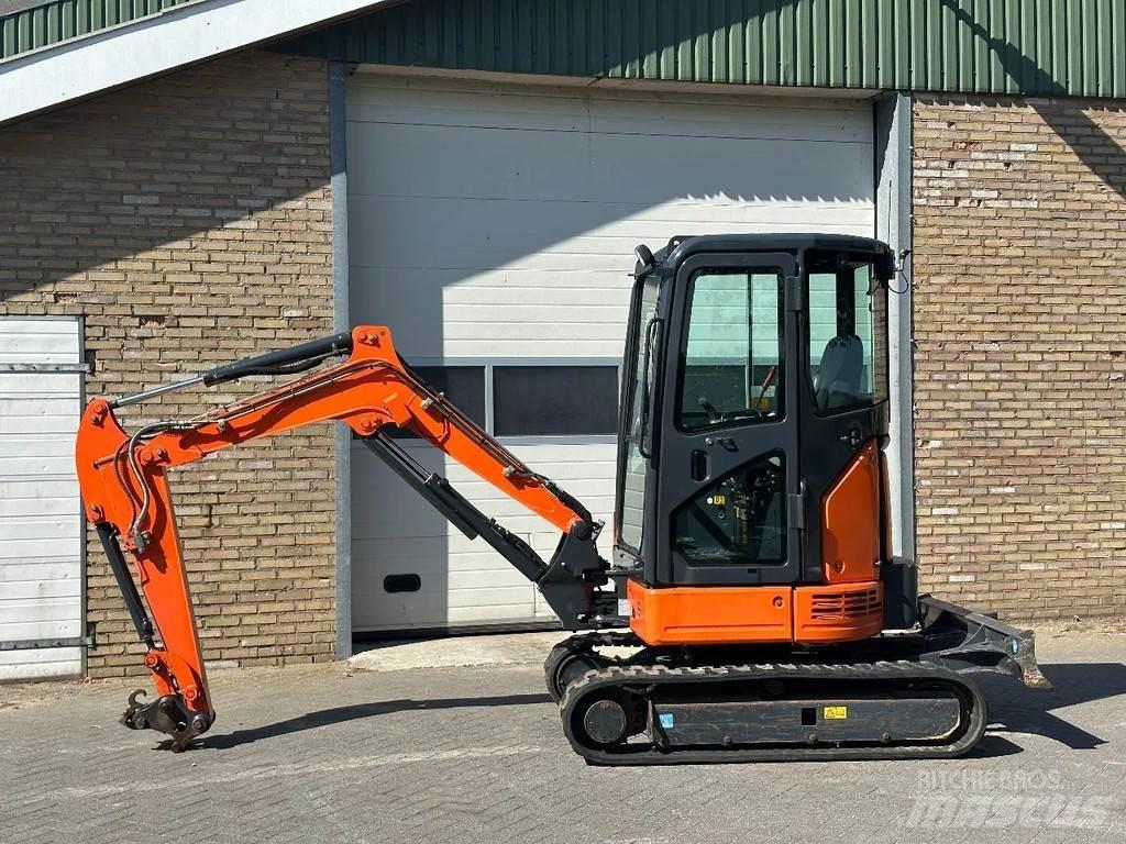Hitachi ZX26U-6CR 小型挖掘机
