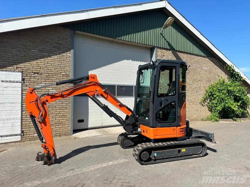 Hitachi ZX26U-6CR 小型挖掘机