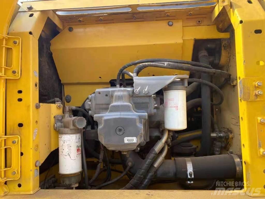 Komatsu pc220-8 履带挖掘机