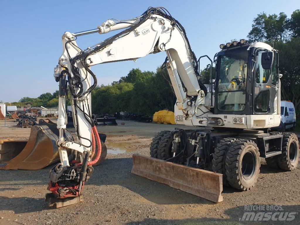 Komatsu PW118MR-11 轮式挖掘机