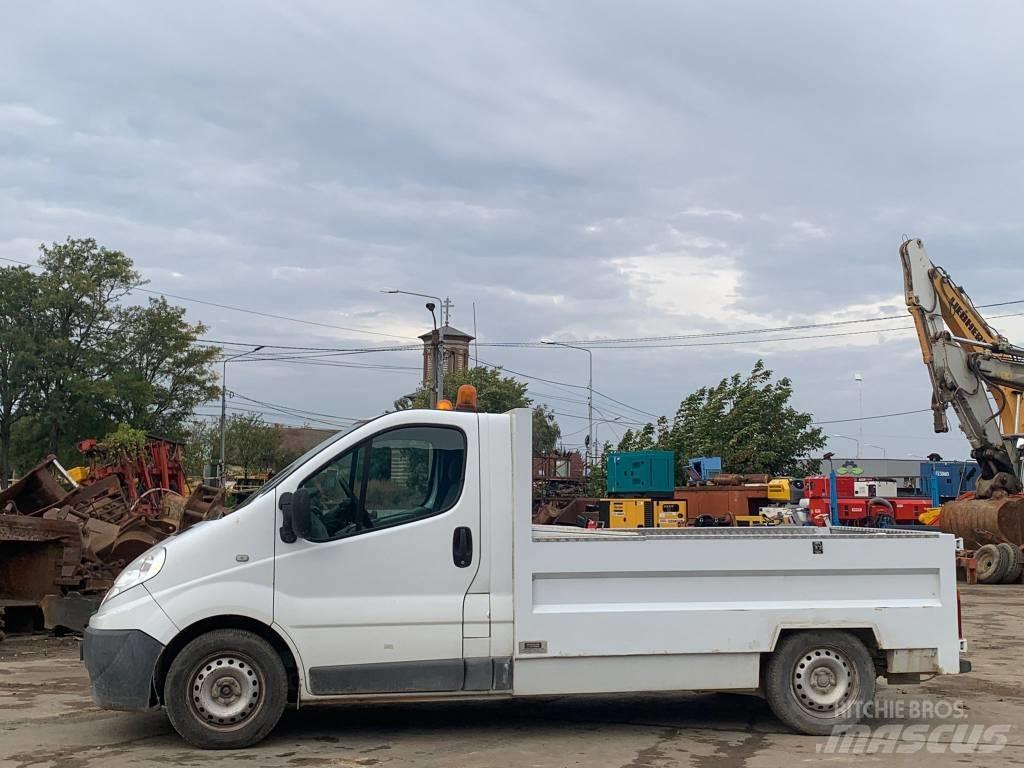 Renault Trafic 大型面包车
