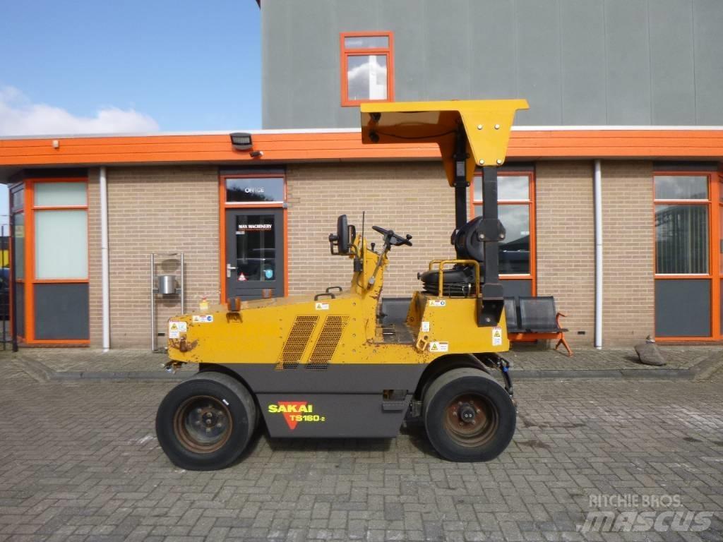 Sakai TS 160 胶轮压路机
