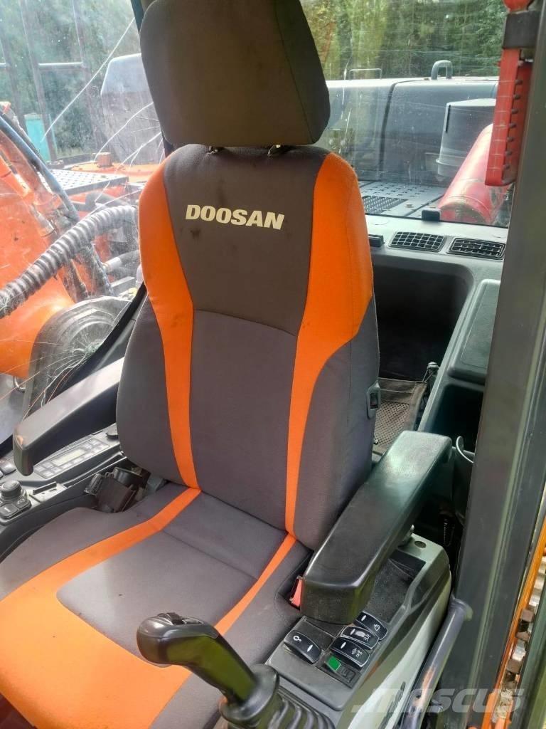 Doosan DX 300 LC 履带挖掘机