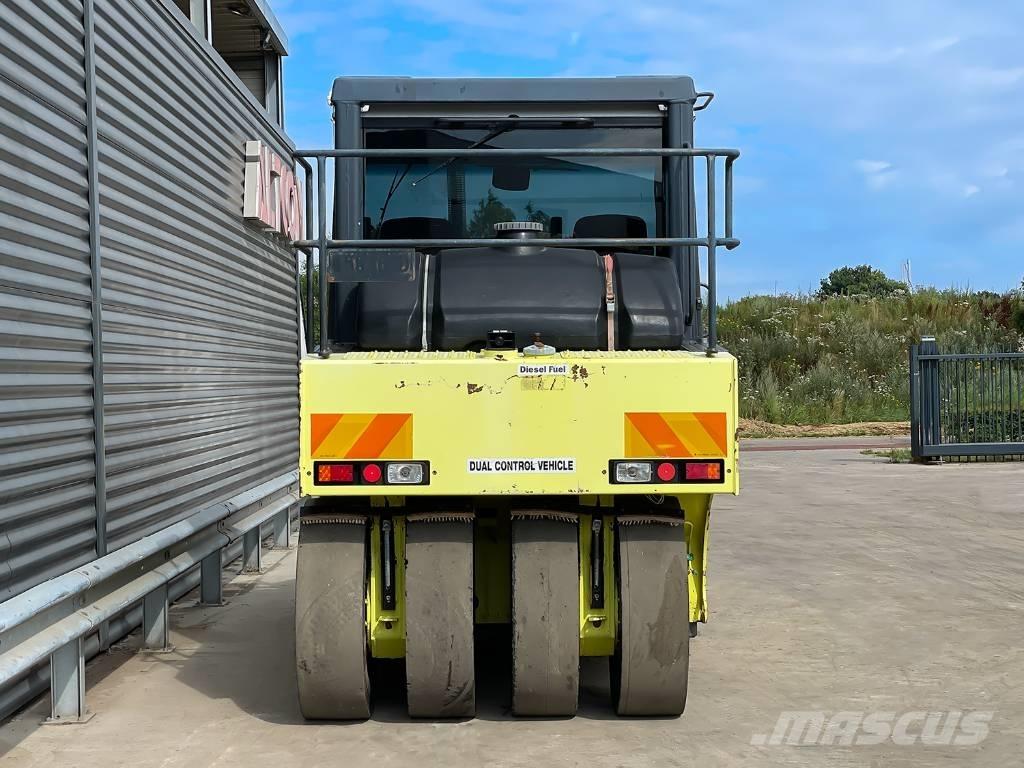 Ammann AP 240 胶轮压路机