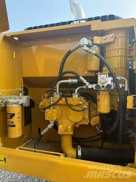 CAT CAT323D2L 中型挖掘机