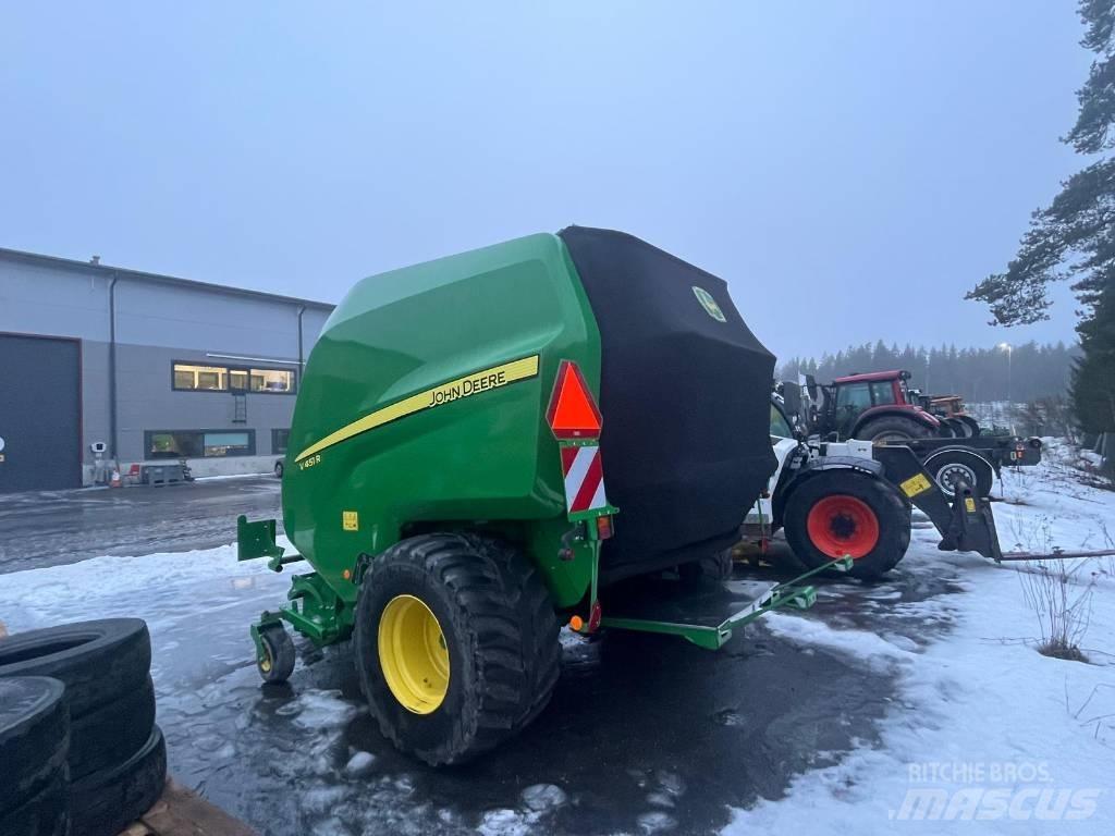 John Deere V451R 圆捆打捆机