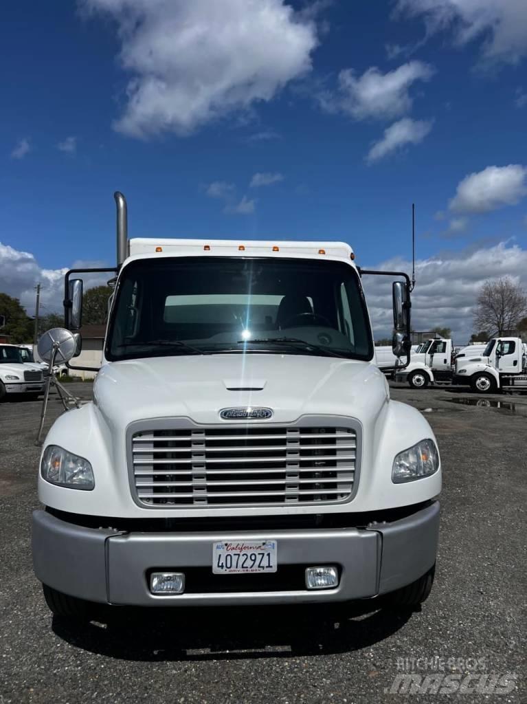 Freightliner M2 106 饮料运输车