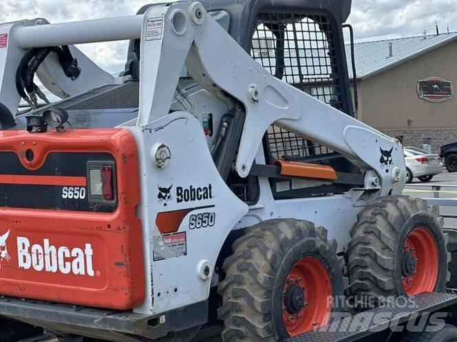 Bobcat S650 滑移装载机
