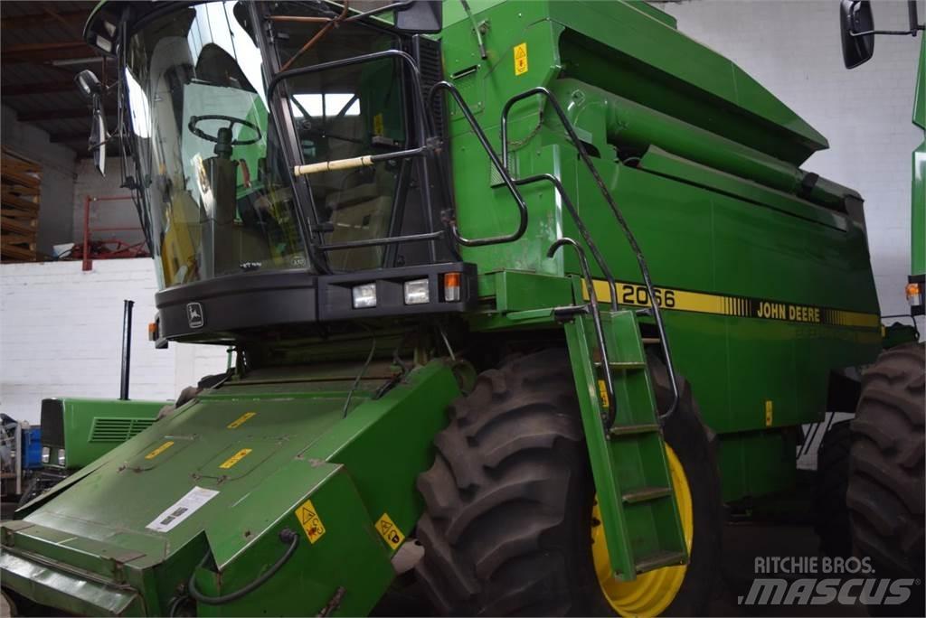 John Deere 2066 联合收割机
