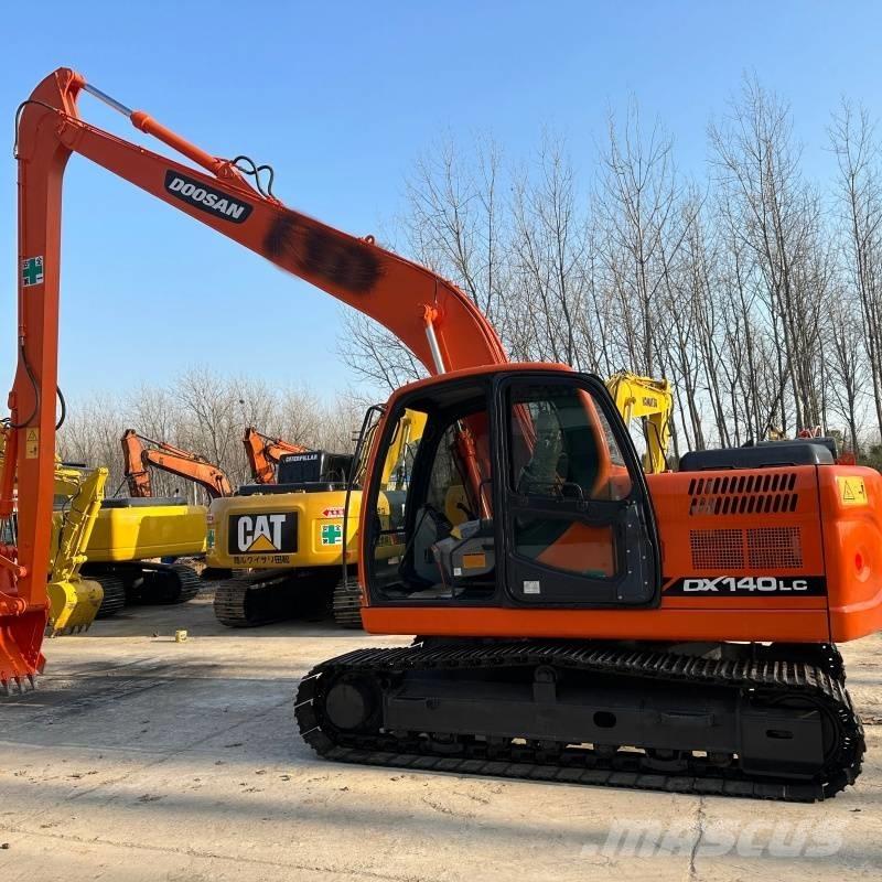Doosan DX 140 中型挖掘机
