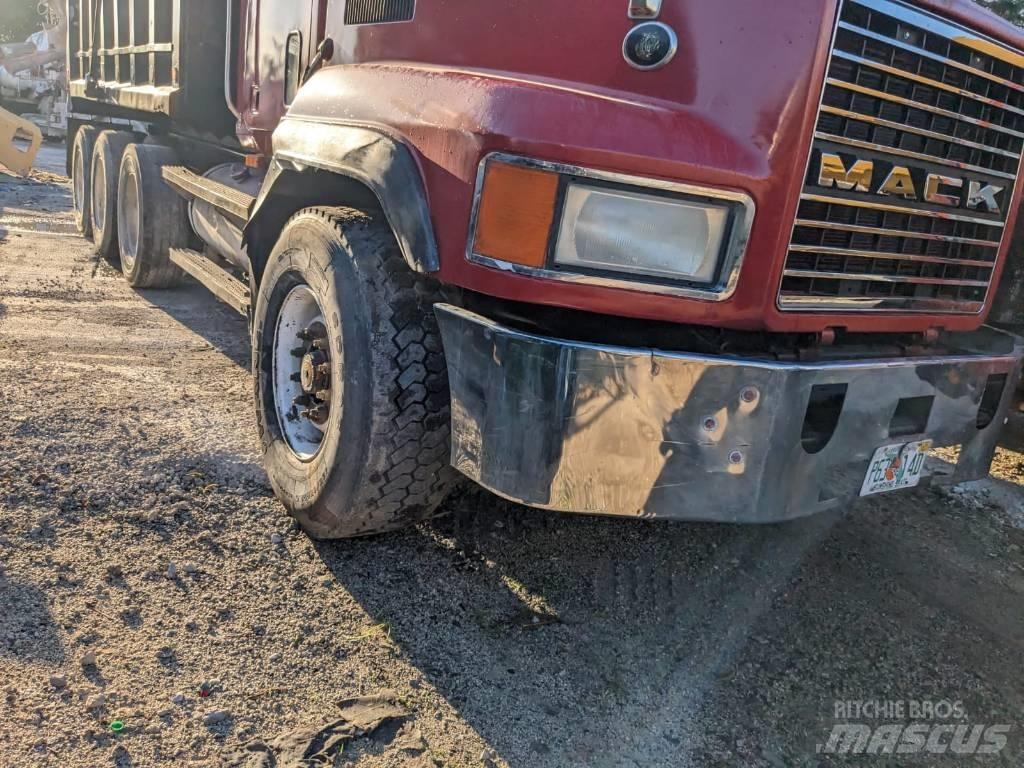 Mack CL 713 自卸式货车