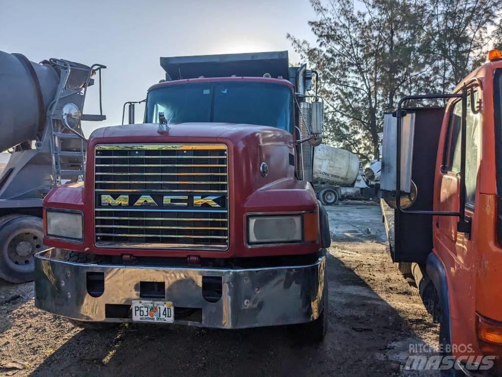 Mack CL 713 自卸式货车