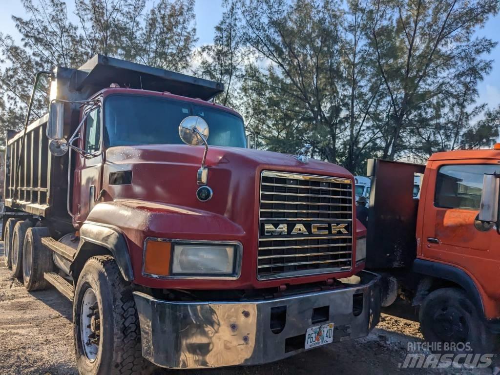 Mack CL 713 自卸式货车